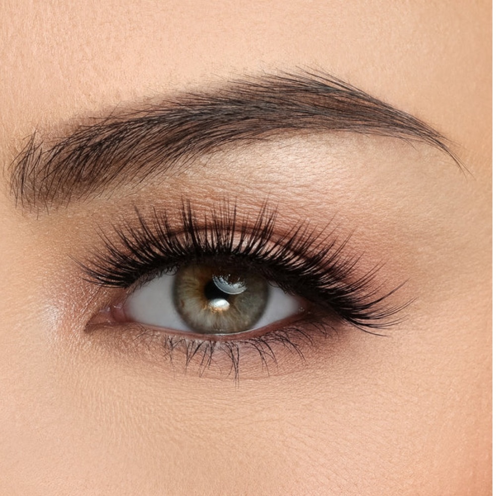 HOUSE OF LASHES - Picture 4 of 4